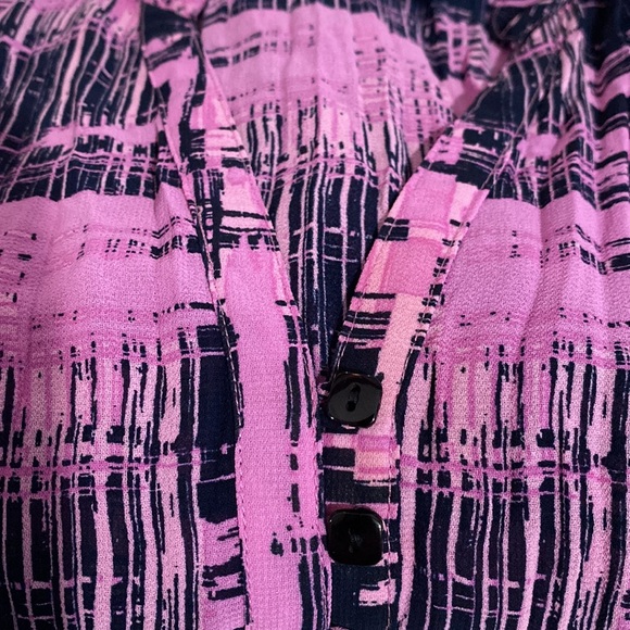 Lane Bryant 26/28 Pink/Blue Overlay Blouse - Picture 6 of 7